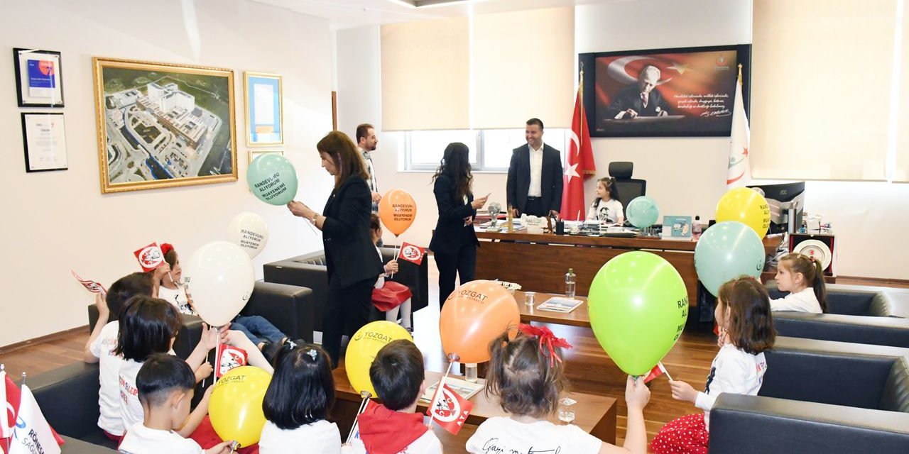 Yozgat Şehir Hastanesi'nde renkli 23 Nisan kutlamaları