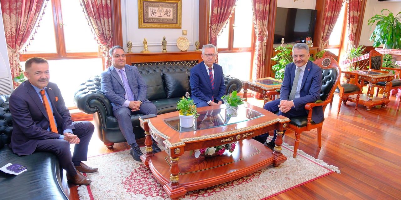 Yozgat Valisi Mehmet Ali Özkan iki isme başarılar diledi