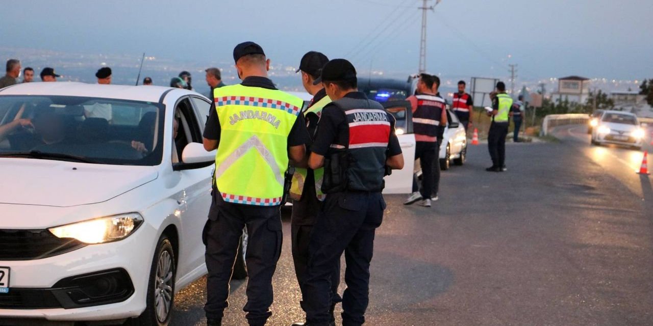 Yozgat'ta ekipler şüphelendi! Durdurulan aracın sürücüsünün üstünden bakın ne çıktı