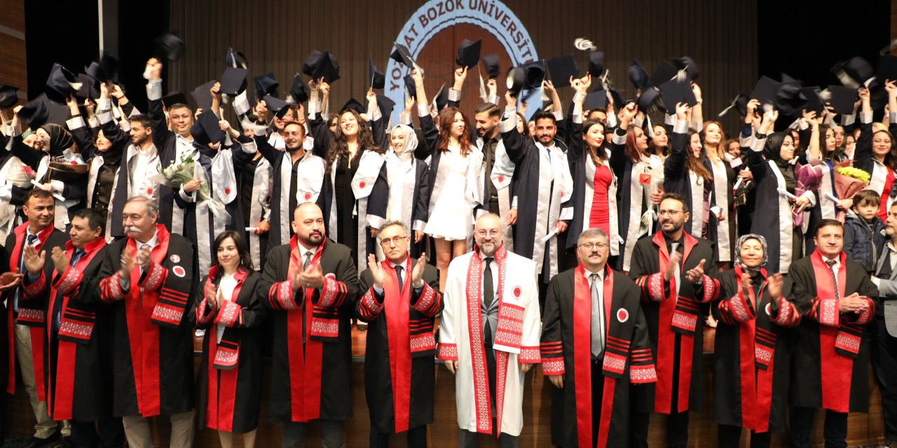 Yozgat Bozok Üniversitesi'nde mezuniyet coşkusu