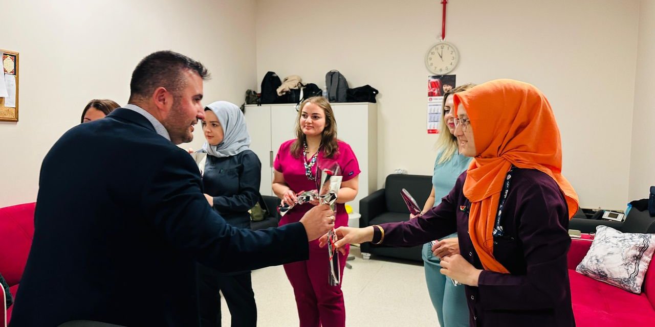 Yozgat Şehir Hastanesi unutmadı! Tedavilerin başarısında kritik rol oynuyorlar