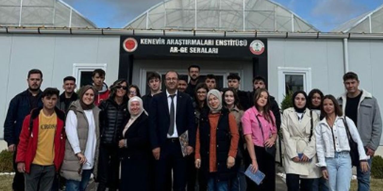 Yozgat'ta öğrenciler kenevir tarımını yerinde öğreniyor! AR-GE serasında teoriyi pratiğe dönüştürdü