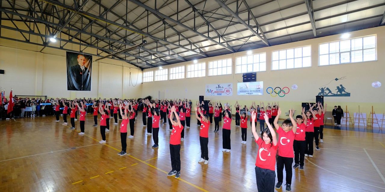 Yozgat ve ilçelerinde 29 Ekim coşkusu! Bayrağını alan vatandaşlar meydana koştu