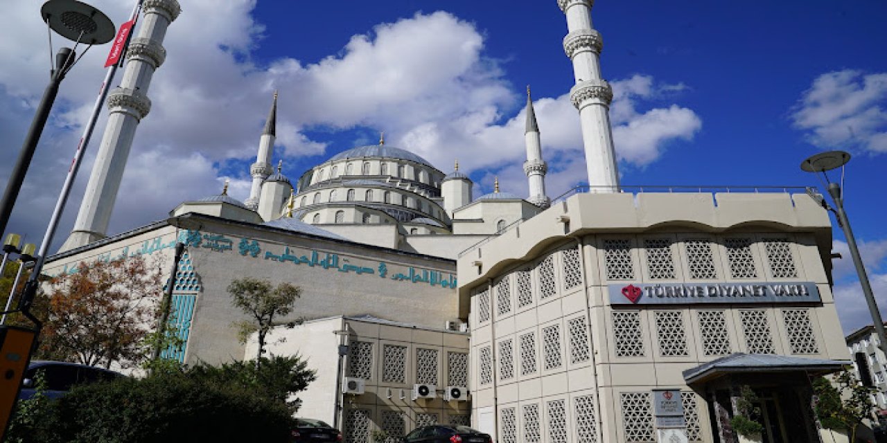 Türkiye Diyanet Vakfı'ndan “İyilik En Güzel Hediye” kampanyası! Öğretmenler gününe özel unutulmaz bir teşekkür imkanı sunuluyor