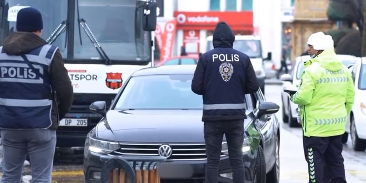 Yozgat'ta ekipler şüphelendi! Üzerinde bakın neyle yakalandı