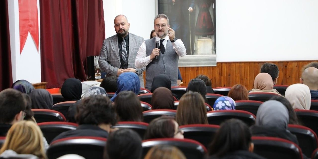 Yozgat Bozok Üniversitesi’nden öğrencilere kariyer gelişimi konferansı