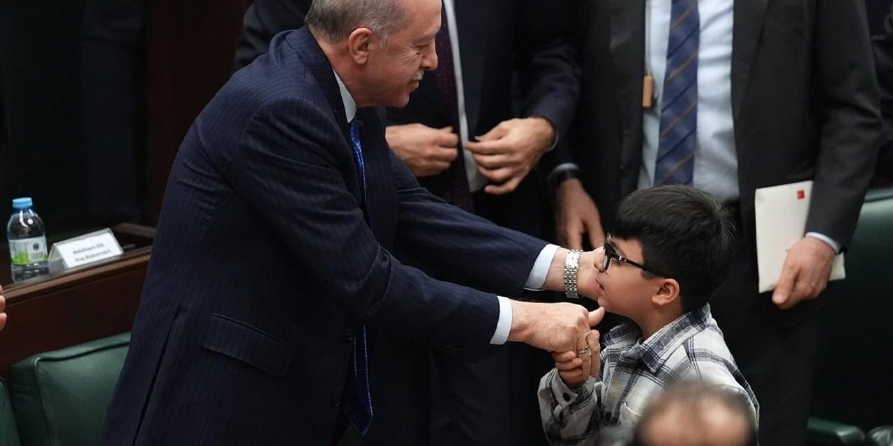 Yozgatlı Ümit Efe Cumhurbaşkanı Erdoğan'ın önünü kesti! Yiğidin harman olduğu diyarda kıymalı yemeye davet etti