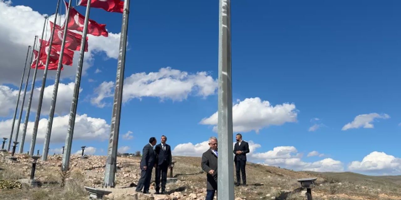Yozgat'ta 14 Türk bayrağı yeniden dalgalanmaya başlandı