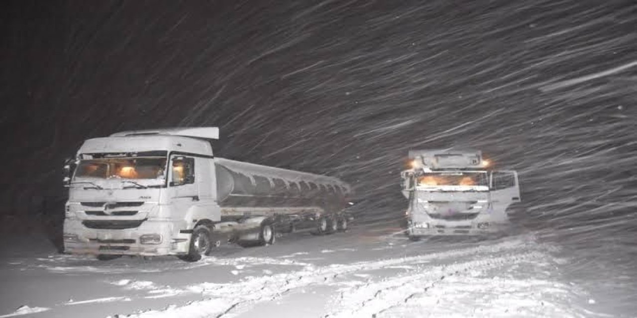 Yozgat’ta trafiğe kapanan yollar kontrollü olarak açıldı