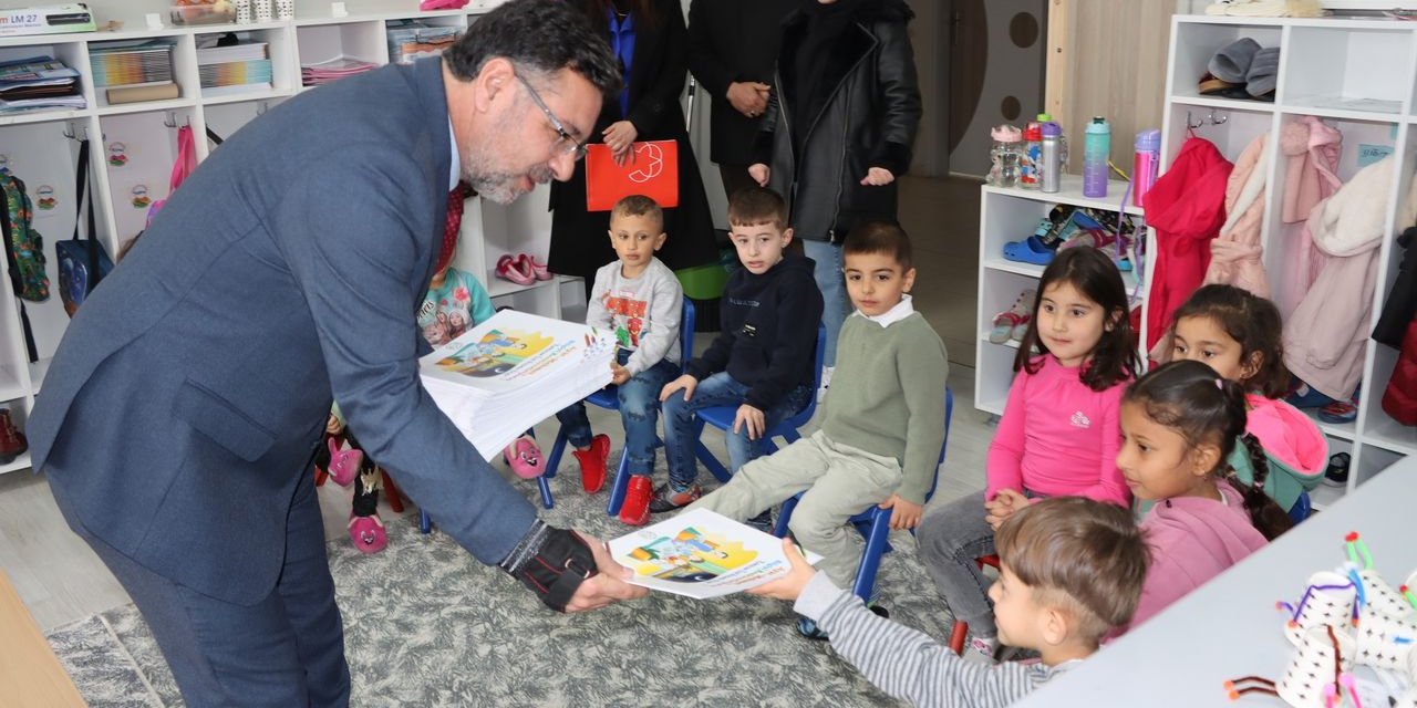 Yerköy Belediye Başkanı Fatih Arslan’dan miniklere hediye