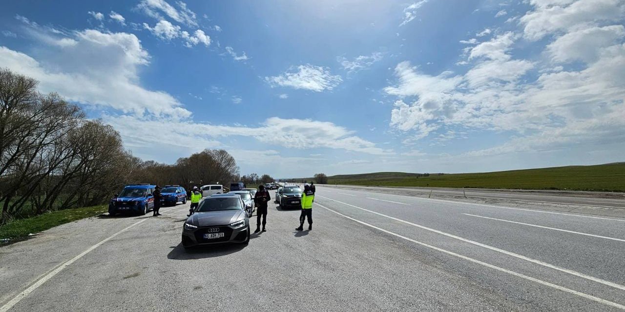 Yozgat’ta geniş çaplı denetim! 3 bin 864 kişi didik didik arandı