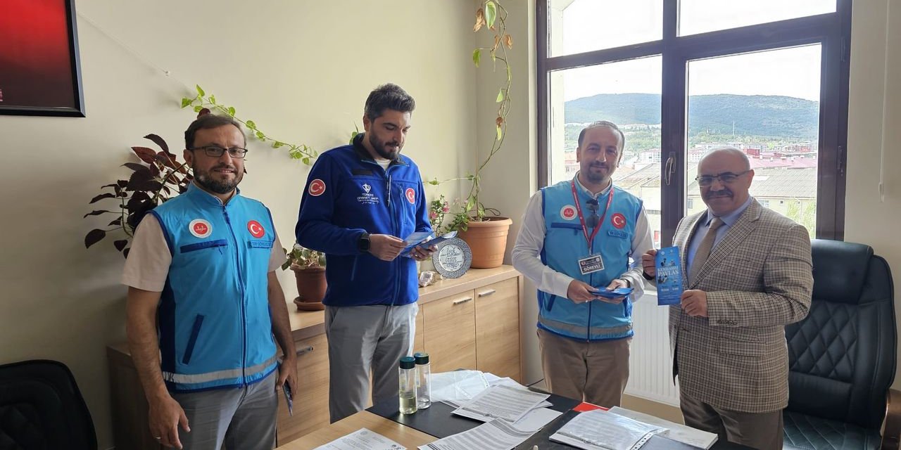 Yozgat'ta Türkiye Diyanet Vakfı'na yoğun ilgi! Kamu kurumlarına broşürler dağıtıldı