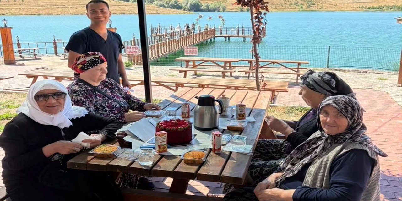 Yozgat'ta Eylül Ayına Merhaba: Yaşlı Vatandaşlarımız Saraykent Millet Bahçesi'nde Doğum Günü Kutladı