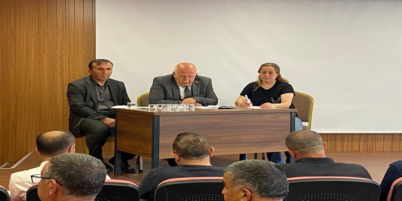 Akdağmadeni'nde Yeni Eğitim Yılı Öncesi Hazırlık: Okul Müdürleri Tam Kadro Toplandı