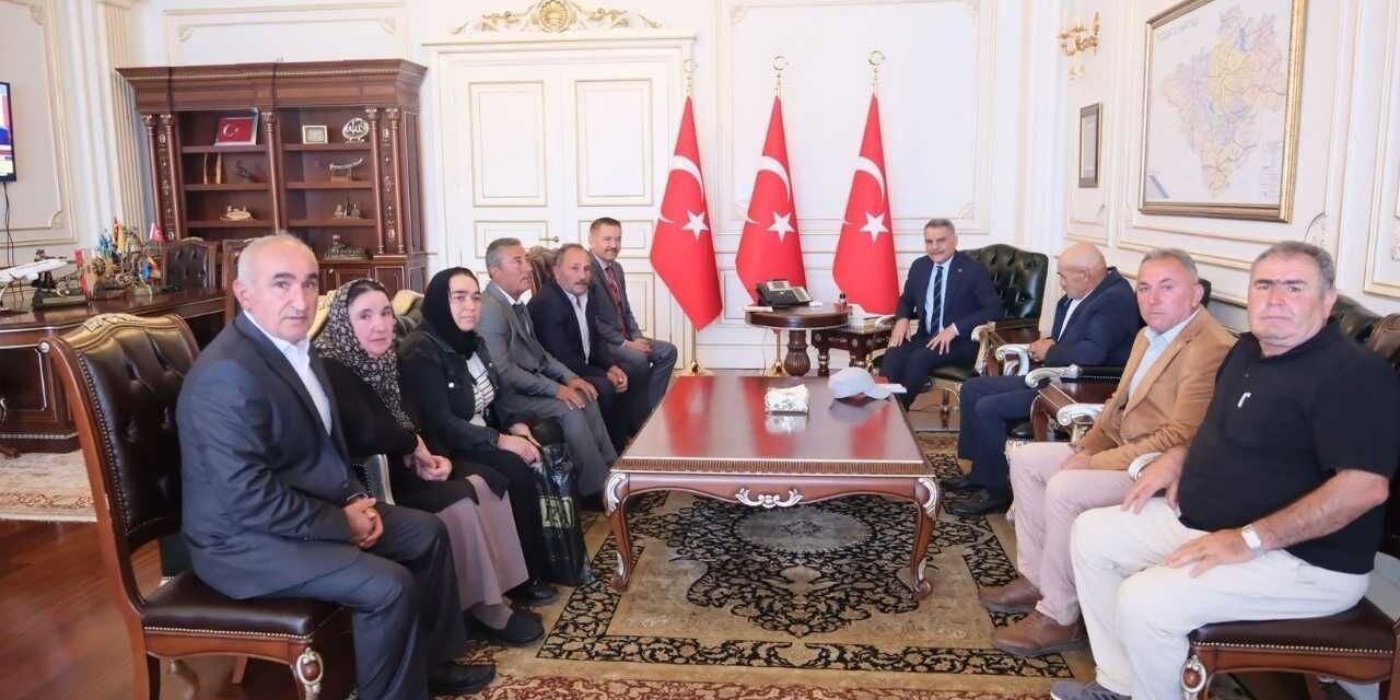 Muhtarlardan Vali Özkan'ı Ziyaret Etti: Kırsal Altyapı ve Vatandaş Talepleri Görüşüldü