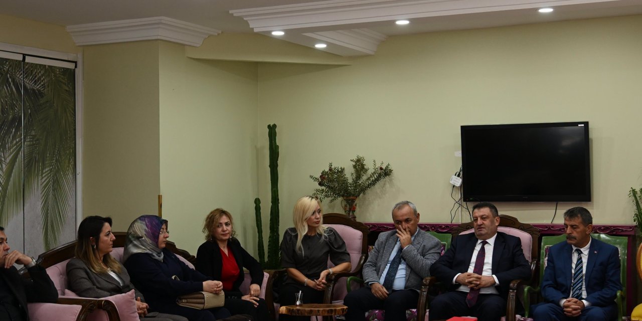 Yozgat'ta Eğitim Zirvesi: İl Millî Eğitim Müdürü Yaşar Türk Okul Müdürleriyle Buluştu