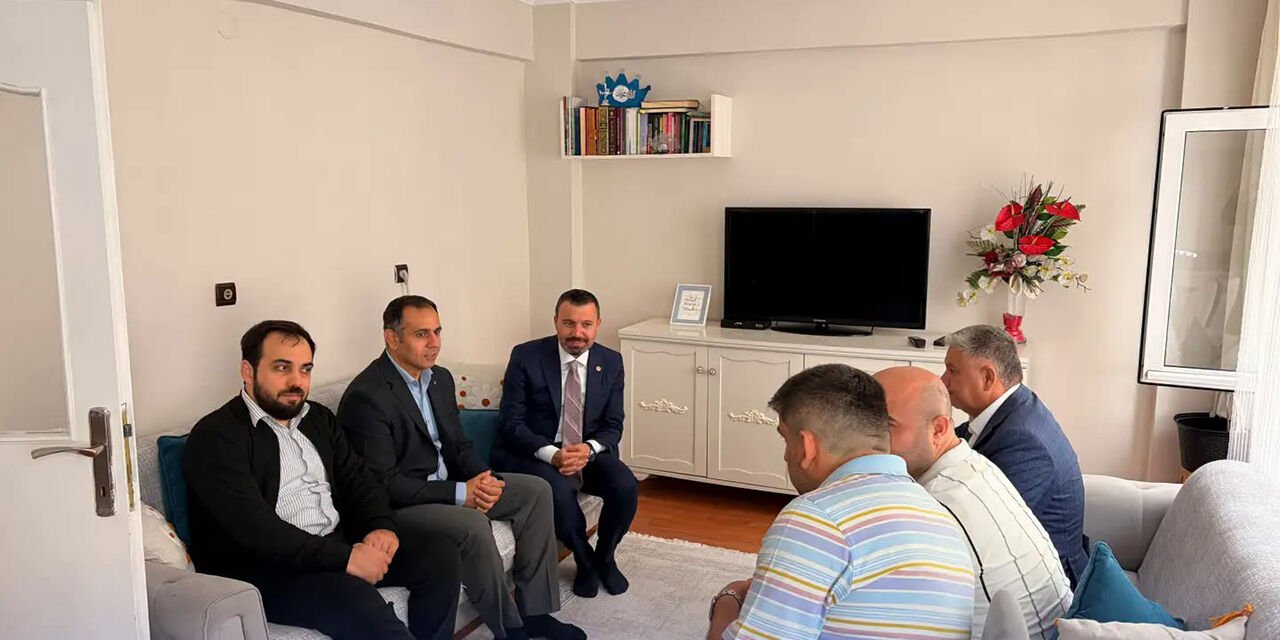 Hasta Yatağında AK Parti’ye Üye Oldu: Şişli’deki Ziyarette Anlamlı Anlar