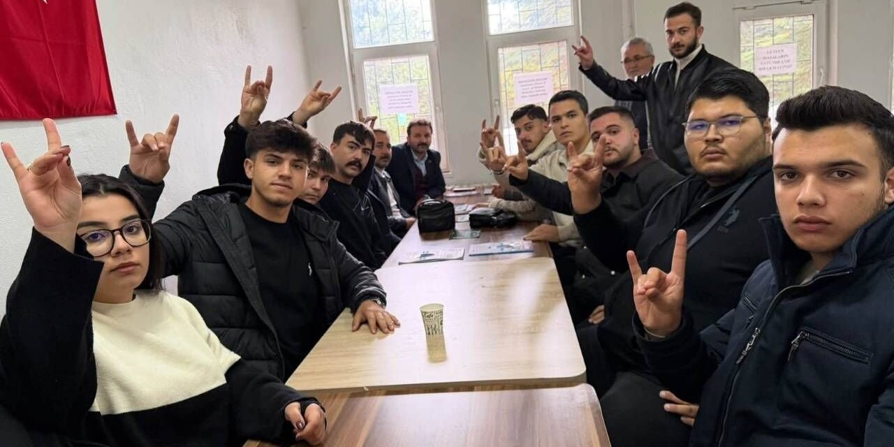 Yozgat Ülkü Ocakları Üniversitelilerle Bir Araya Geldi: "Gençlerin Yol Arkadaşıyız"