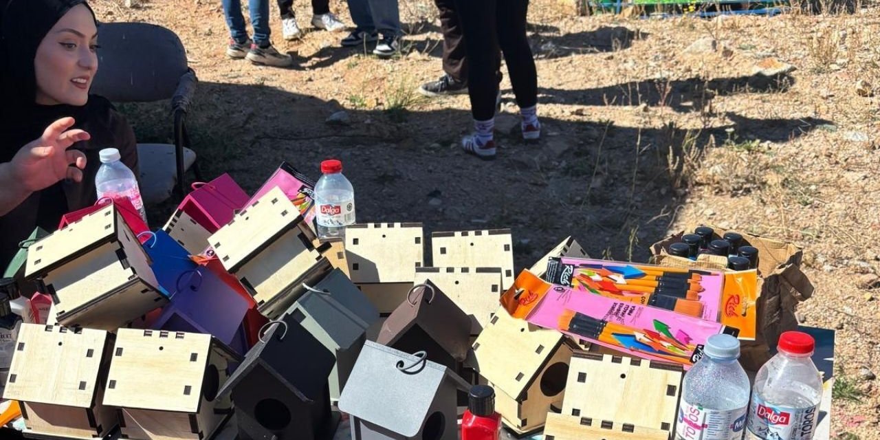 Bozok Üniversitesi Kampüsünde Anlamlı Etkinlik: 4 Ekim'de Kuş Evleri Rengârenk Oldu