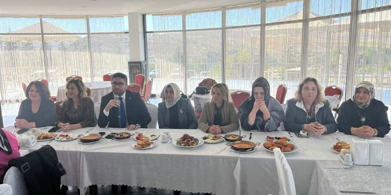 Türk Eğitim-Sen Yozgat Şubesi Kadın Üyeleriyle Toplandı