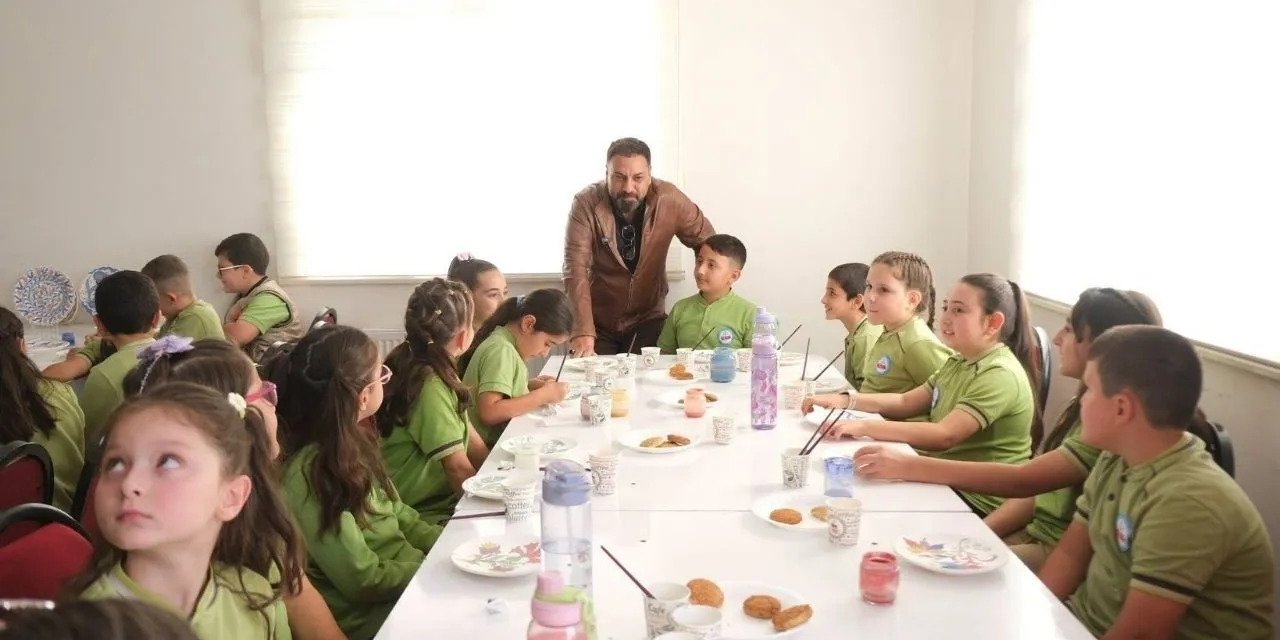 Sorgun'da Minik Eller Çini Boyadı: Belediye Başkanı Eşlik Etti
