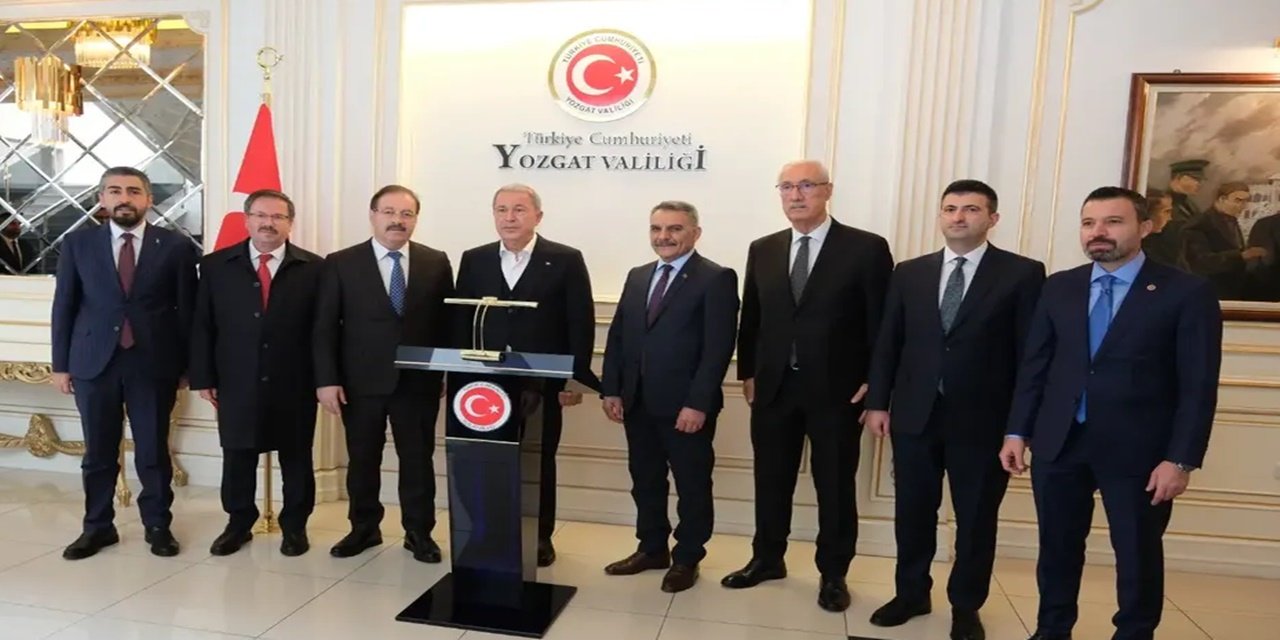 Yozgat’ta Önemli Görüşme: TBMM Milli Savunma Komisyonu Başkanı Hulusi Akar Valilikte