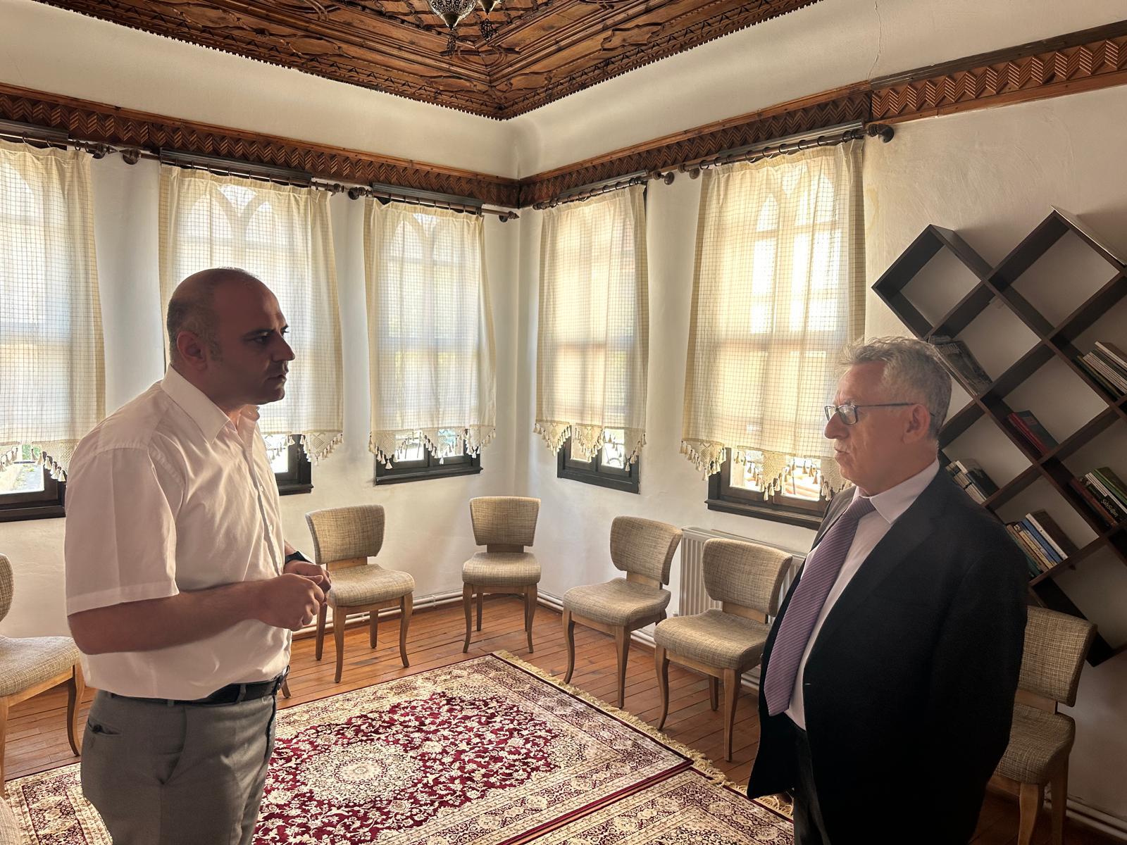 cocuk-sanat-merkezini-ziyaret-etti2.jpg