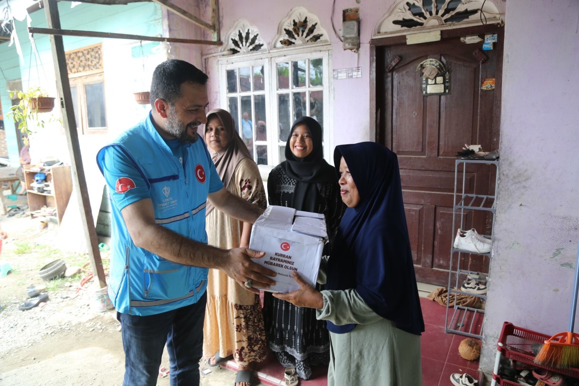 aa-20240818-35429855-35429838-turkiye-diyanet-vakfi-son-2-yilda-100-milyondan-fazla-kisiye-yardim-eli-uzatti.jpg