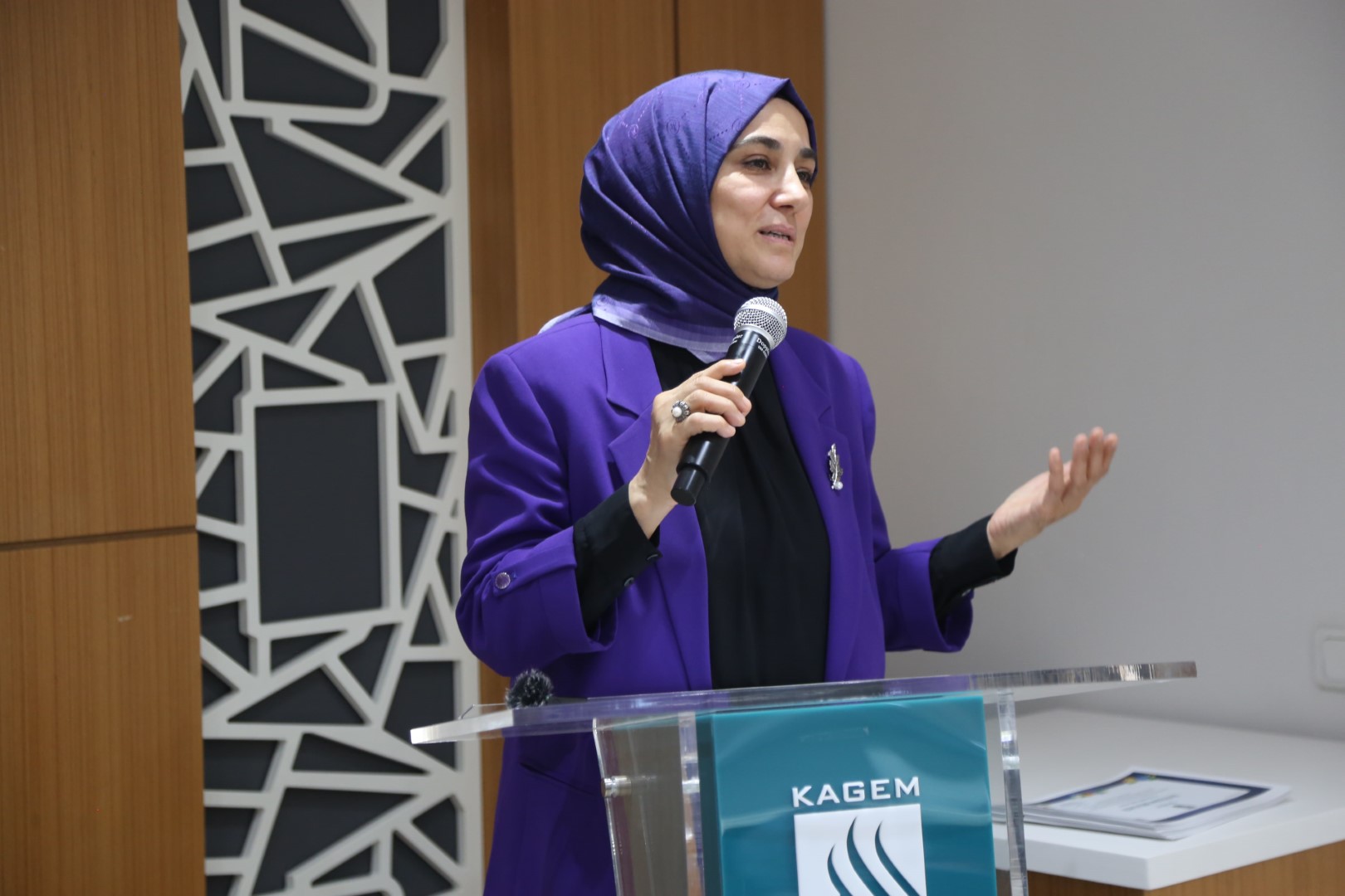 tdv8tdv-kadin-aile-ve-gonulluluk-hizmetleri-muduru-hatice-kahyaoglu.jpg
