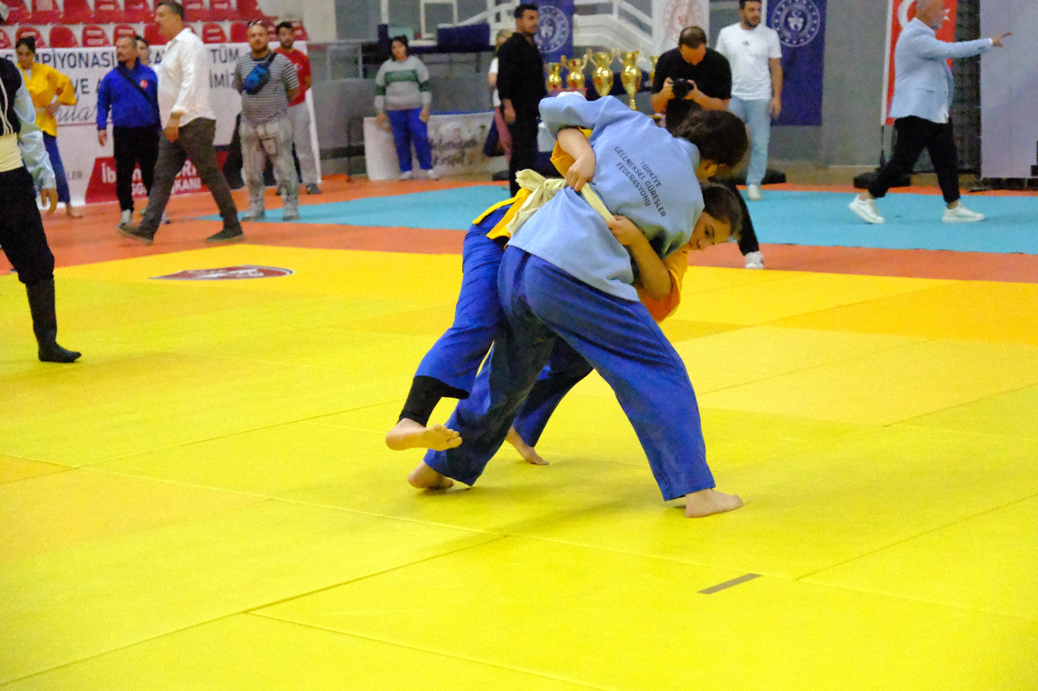 8-001.jpg