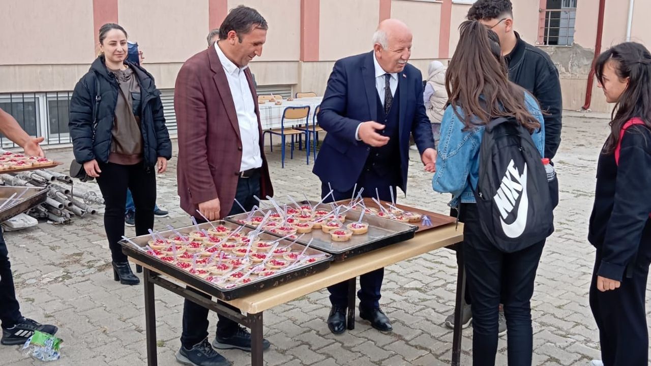 ogrencilere-asure-ikrami1.jpg