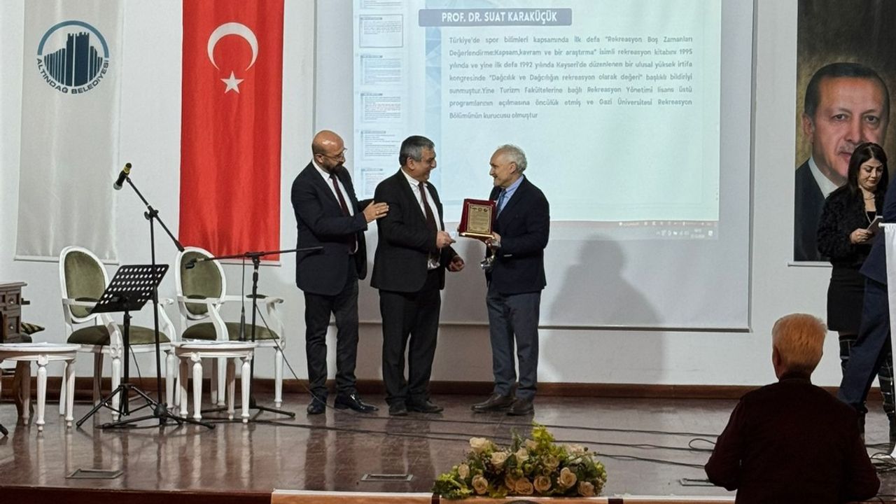 karakucuke-yilin-bilim-insani-odulu.jpg