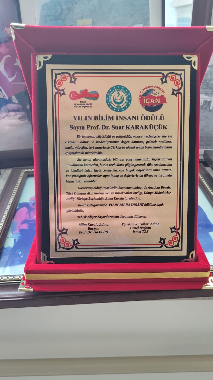 karakucuke-yilin-bilim-insani-odulu1.jpg