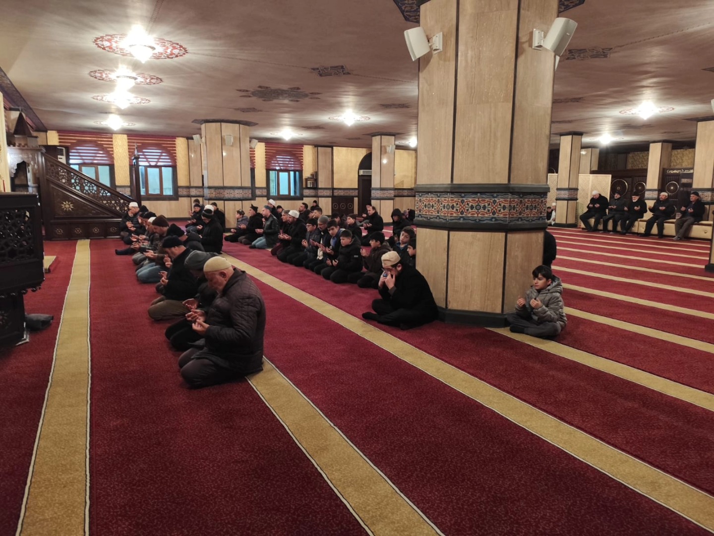 yeni-yilin-ilk-namazi-kilindi4.jpg
