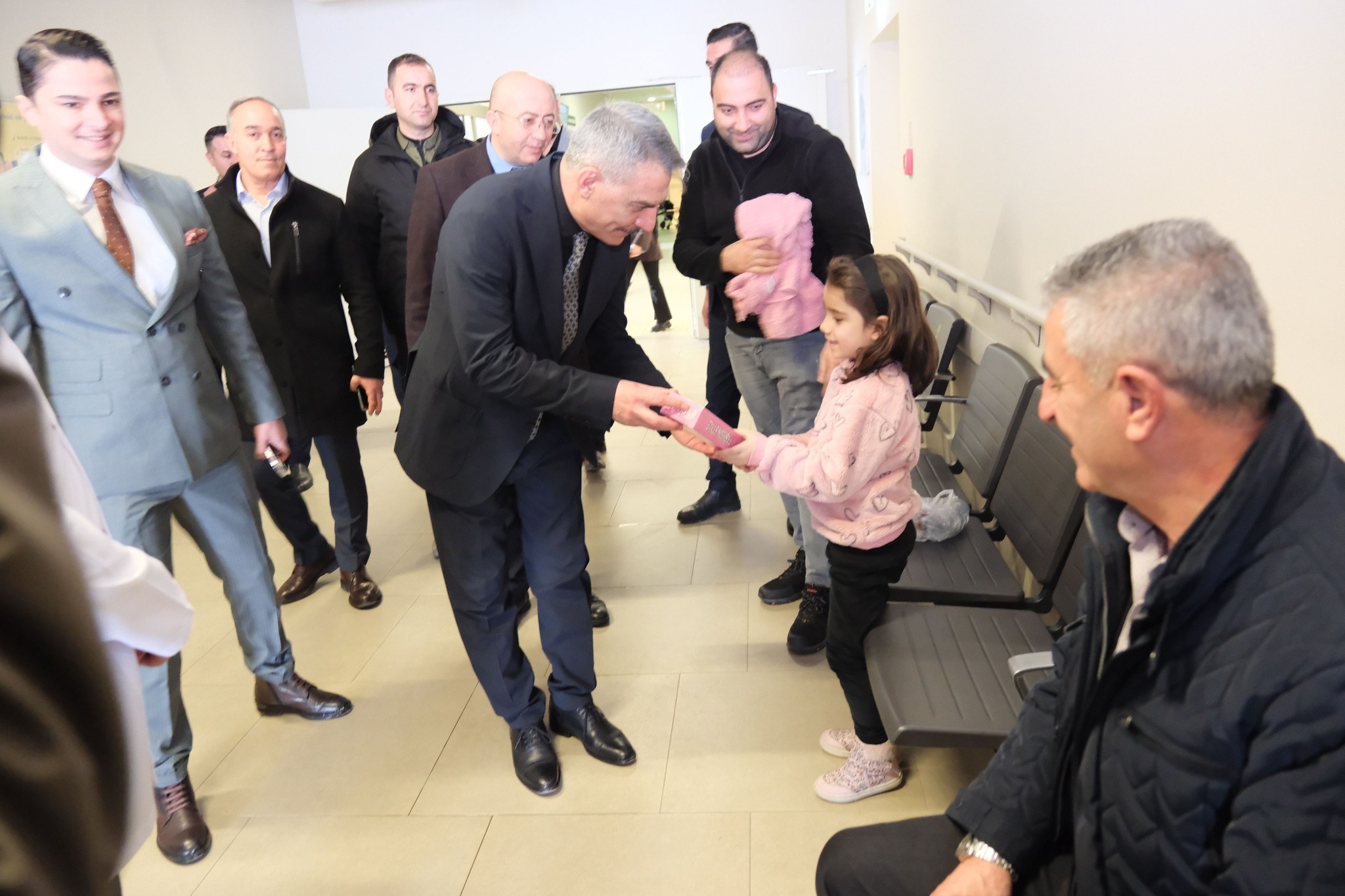 sehir-hastanesini-ziyaret-etti2-1.jpg