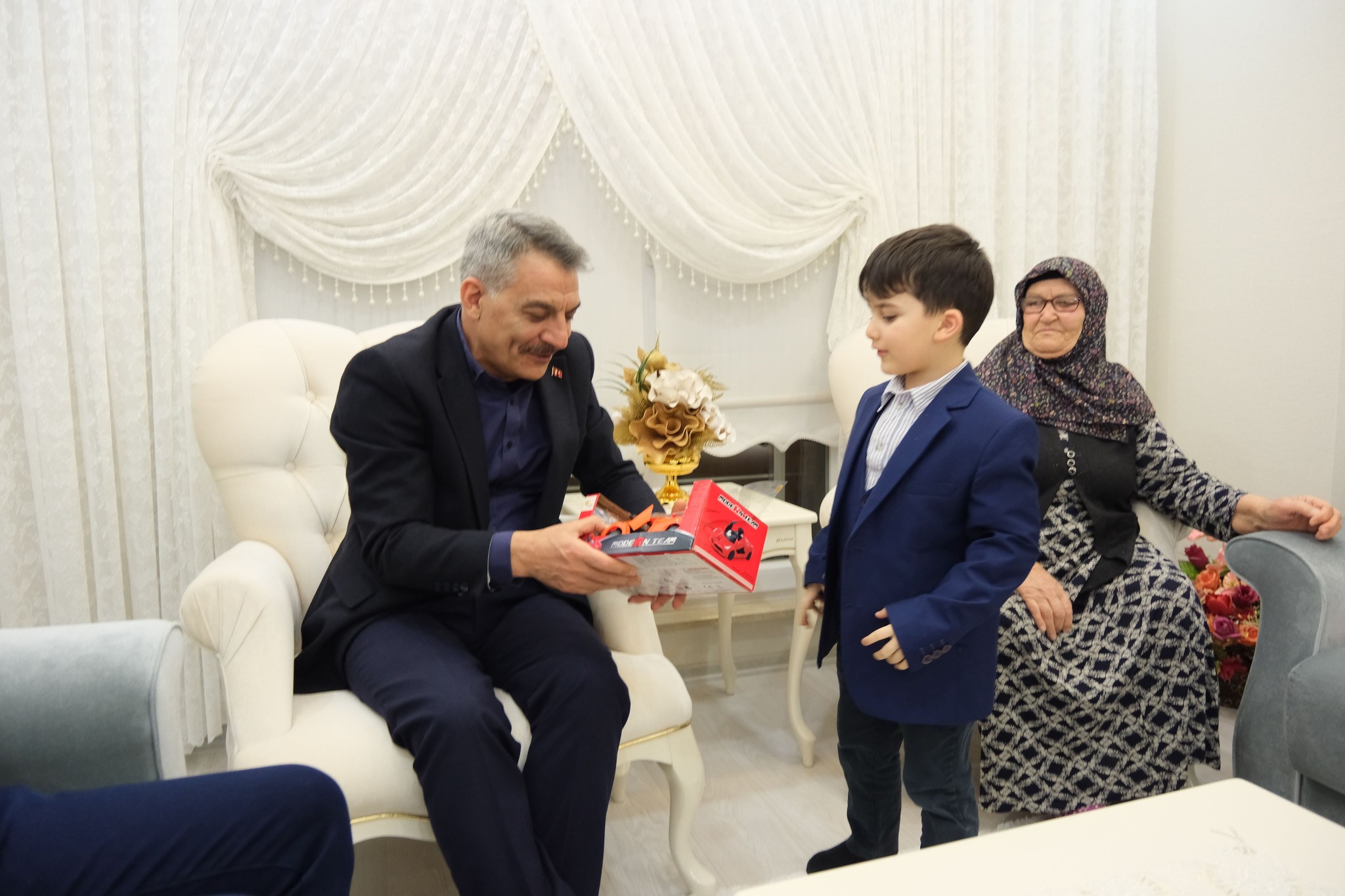 ilk-iftar-sehit-ailesiyle-1.jpg