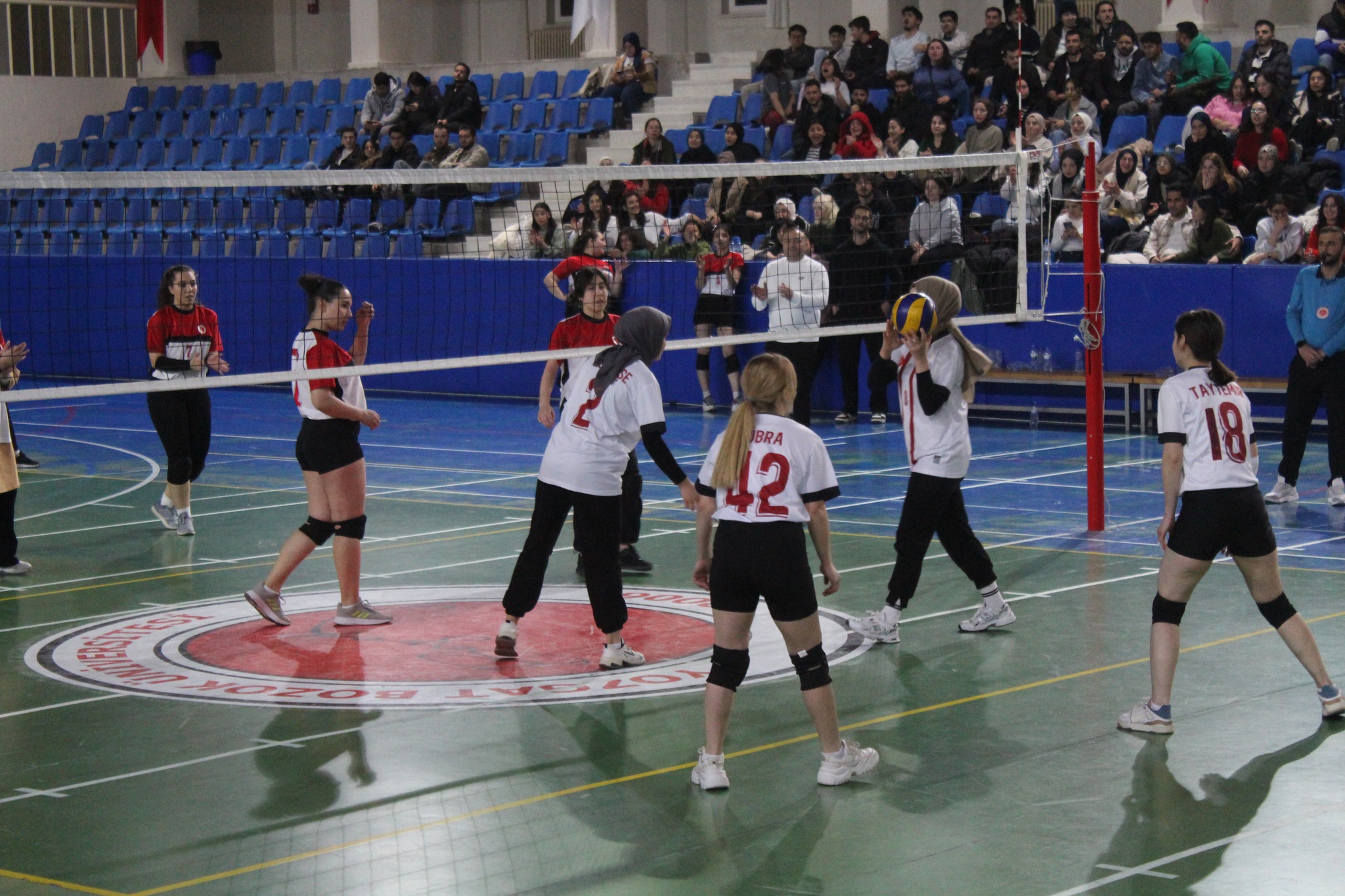 voleybol-turnuvasi-basladi3-001.jpg