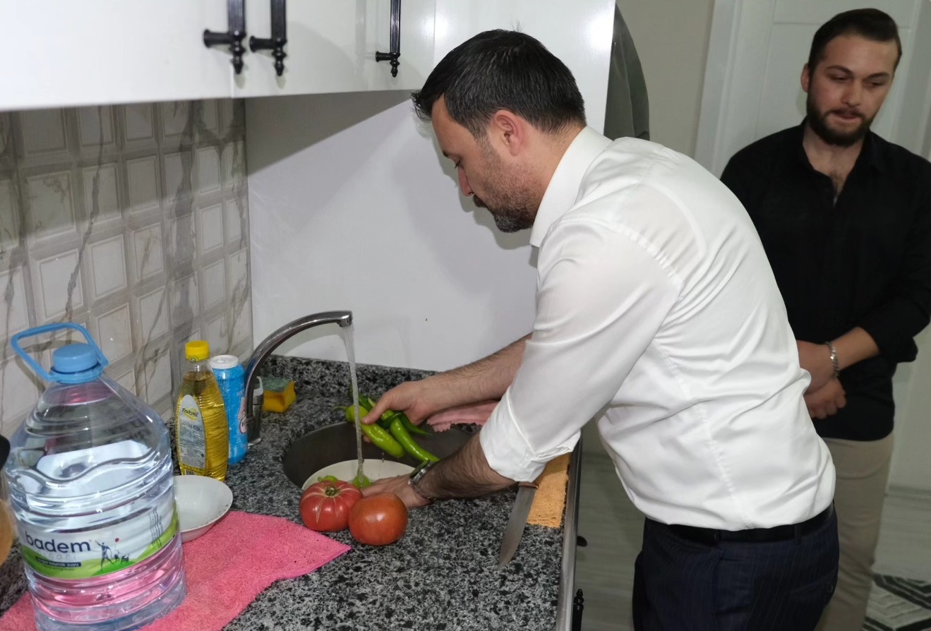 ogrencileri-evlerinde-ziyaret-etti7.jpg