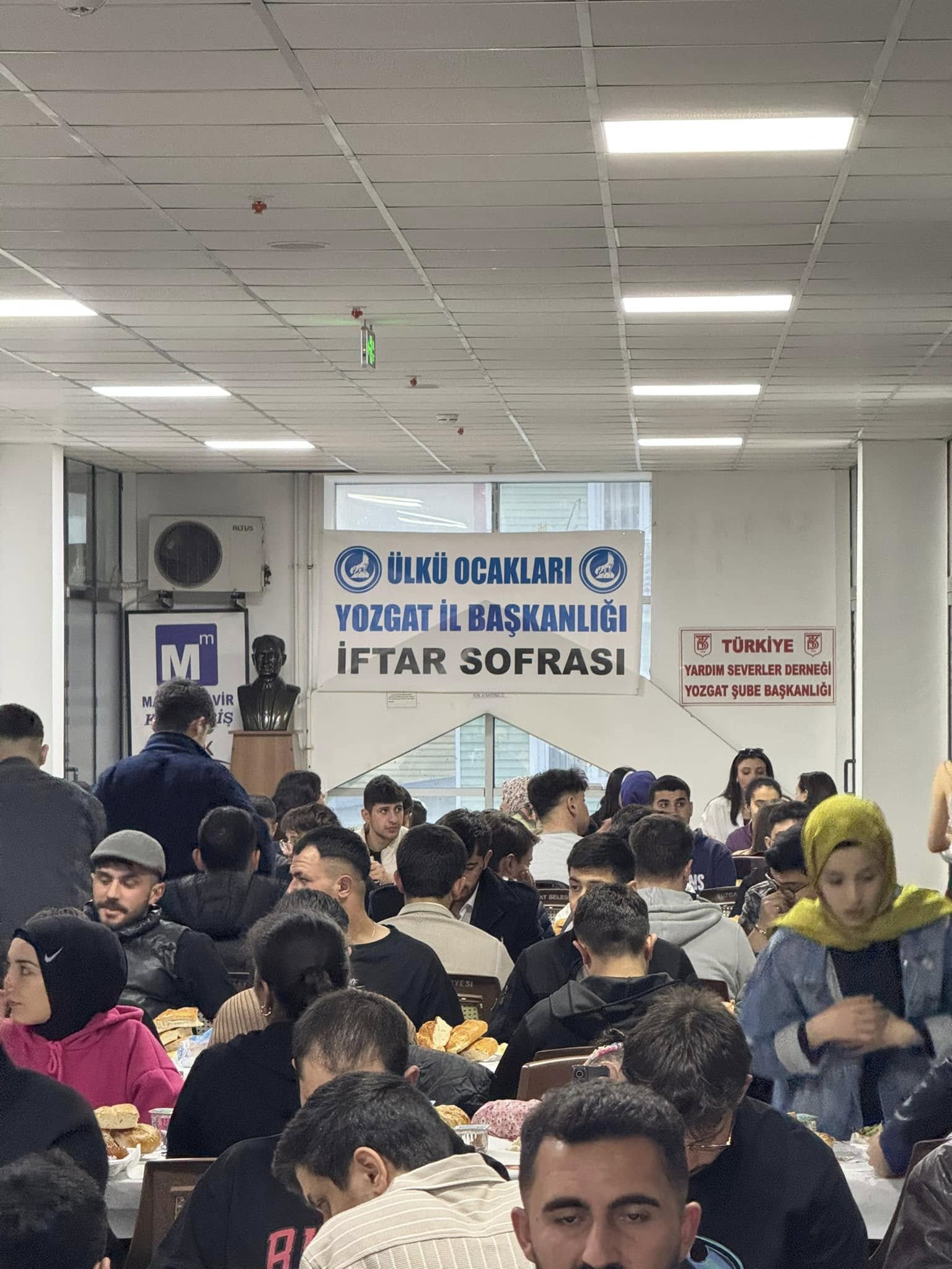 ulkuculer-iftarda-bulustu3.jpg