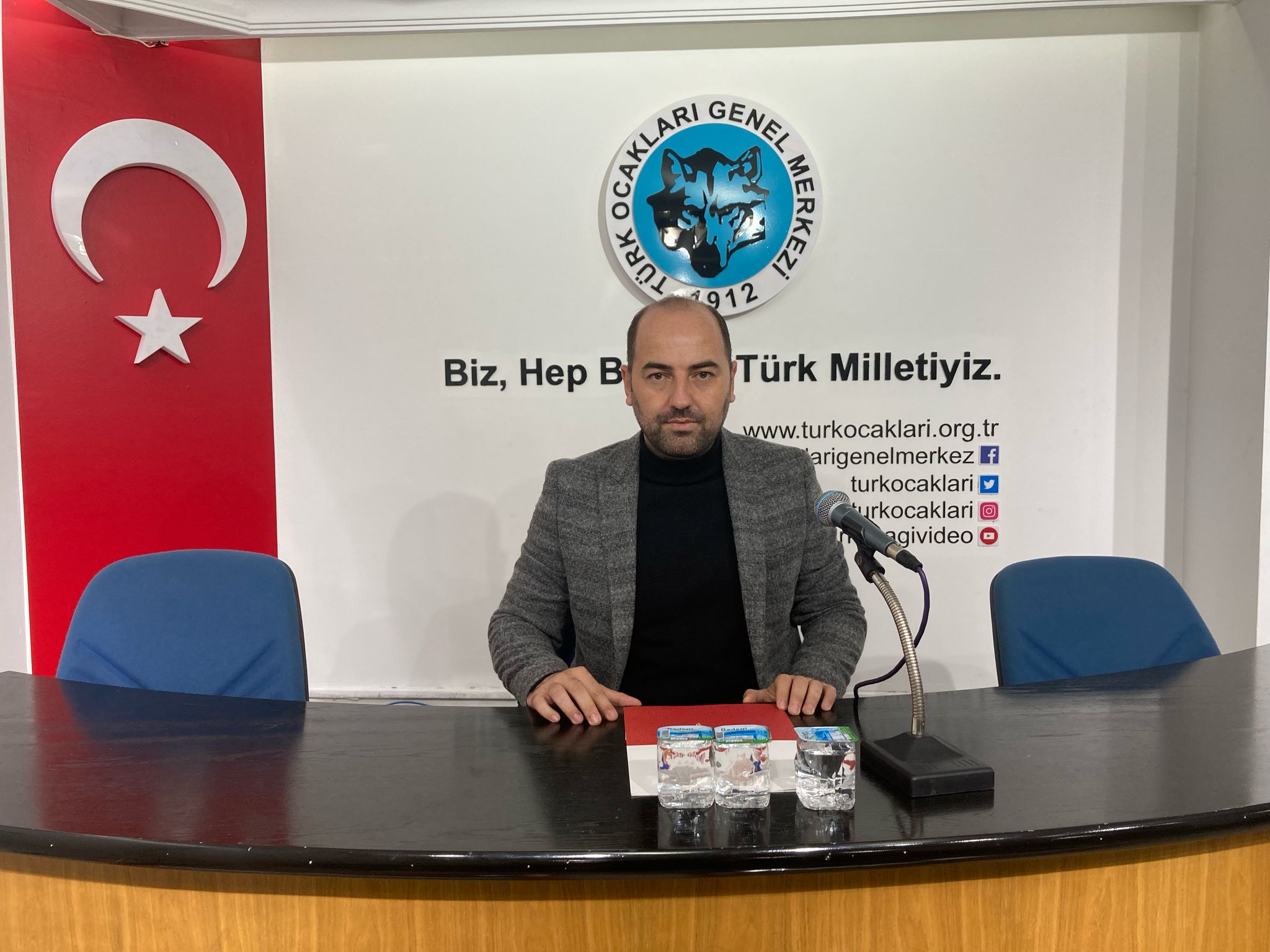 gururu-ve-huznu-bir-arada-yasiyoruz-001.jpg